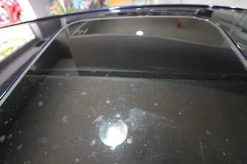 kinh o to bi o moc co bieu hien gi